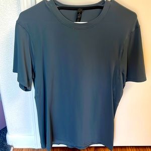 Lulu Lemon Men’s Medium Shirt